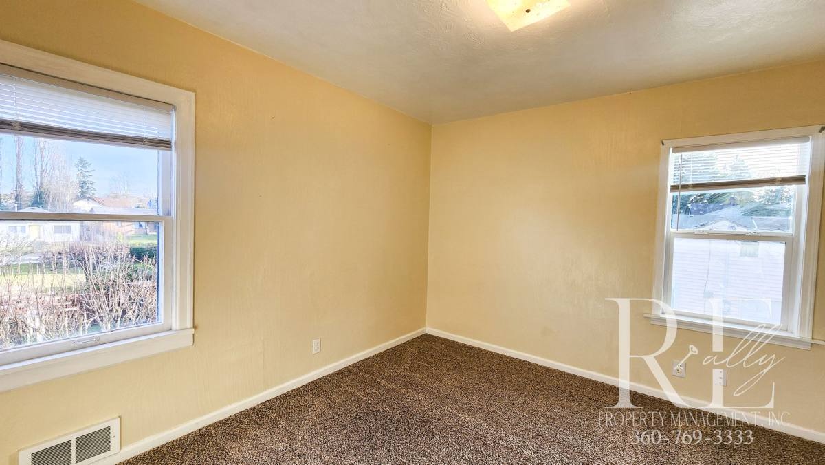Apartment for rent at 1540 N Callow Ave, Bremerton, WA 98312