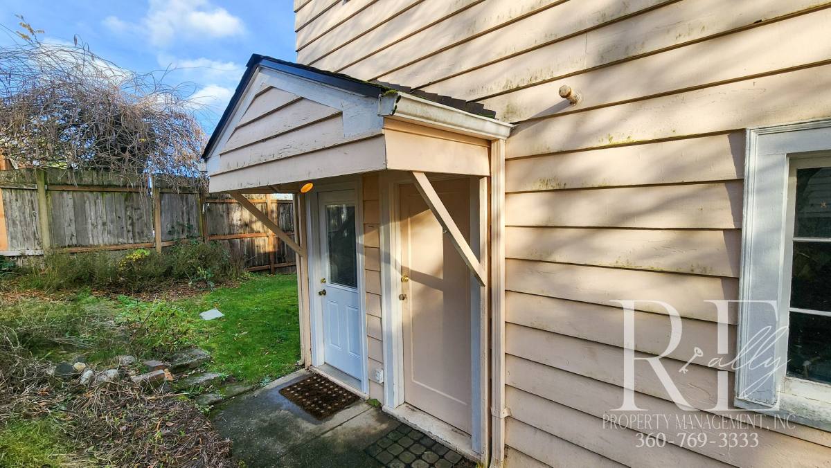 Apartment for rent at 1540 N Callow Ave, Bremerton, WA 98312