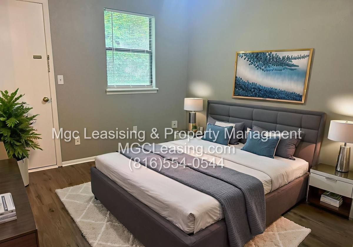 Apartment for rent at 303 SE Grand Ave, Lees Summit, MO 64063