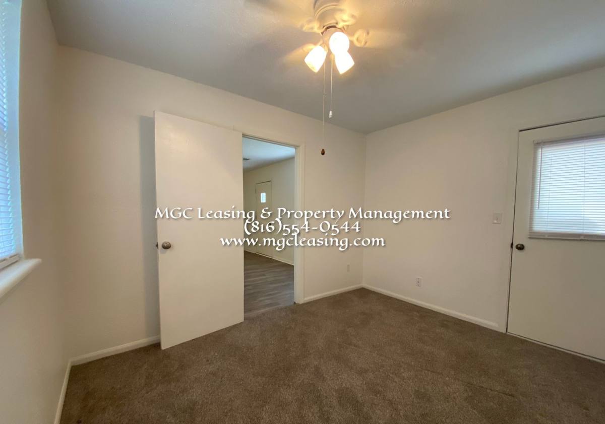 Apartment for rent at 303 SE Grand Ave, Lees Summit, MO 64063