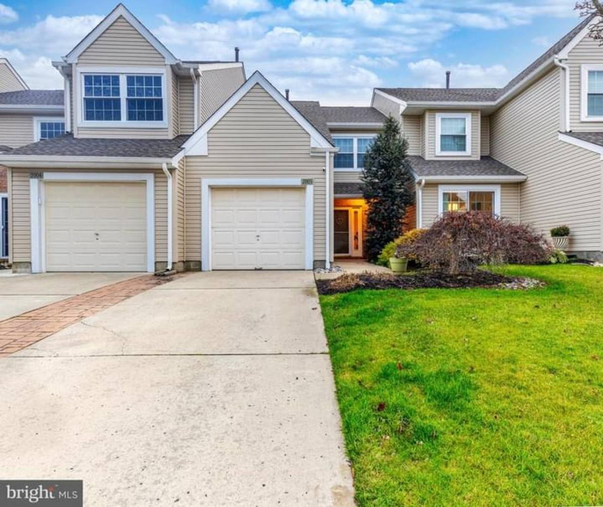 Townhouse for rent at 2303 Doral Dr, Blackwood, NJ 08012