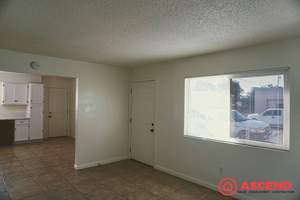 Apartment for rent at 100 Warren Ave, Bakersfield, CA 93308