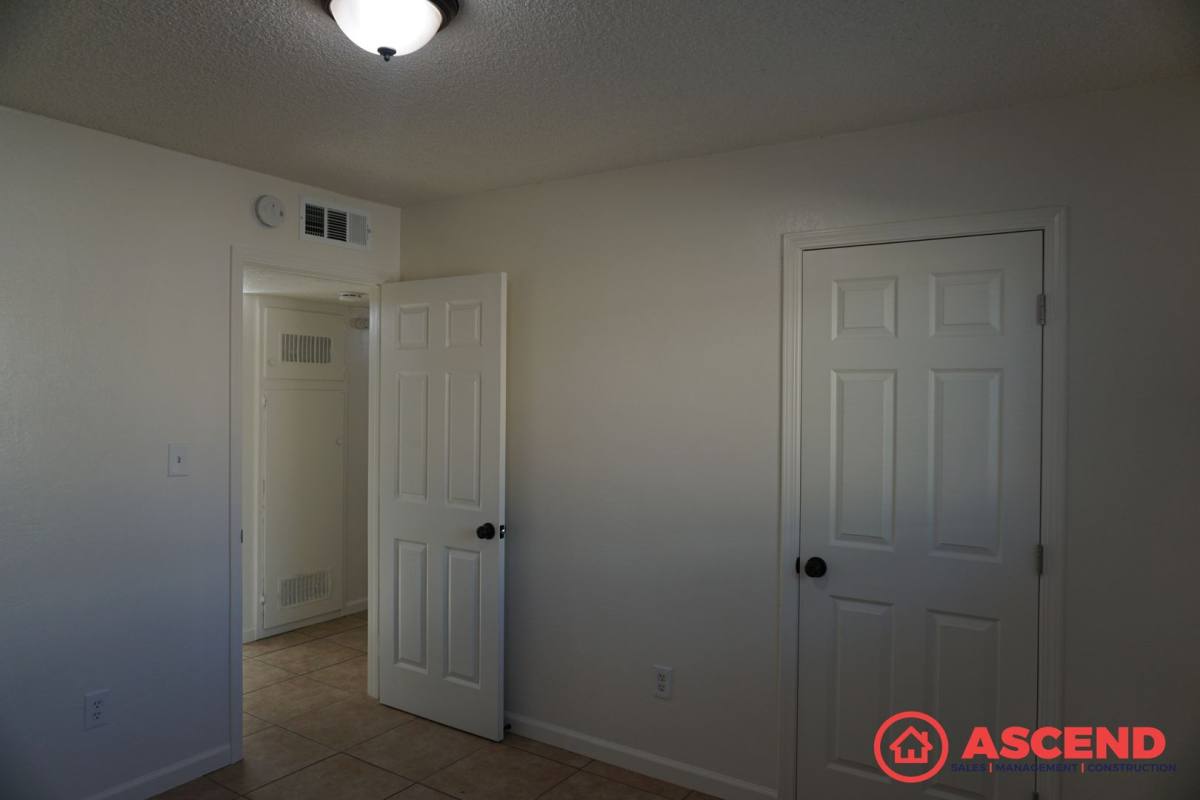 Apartment for rent at 100 Warren Ave, Bakersfield, CA 93308