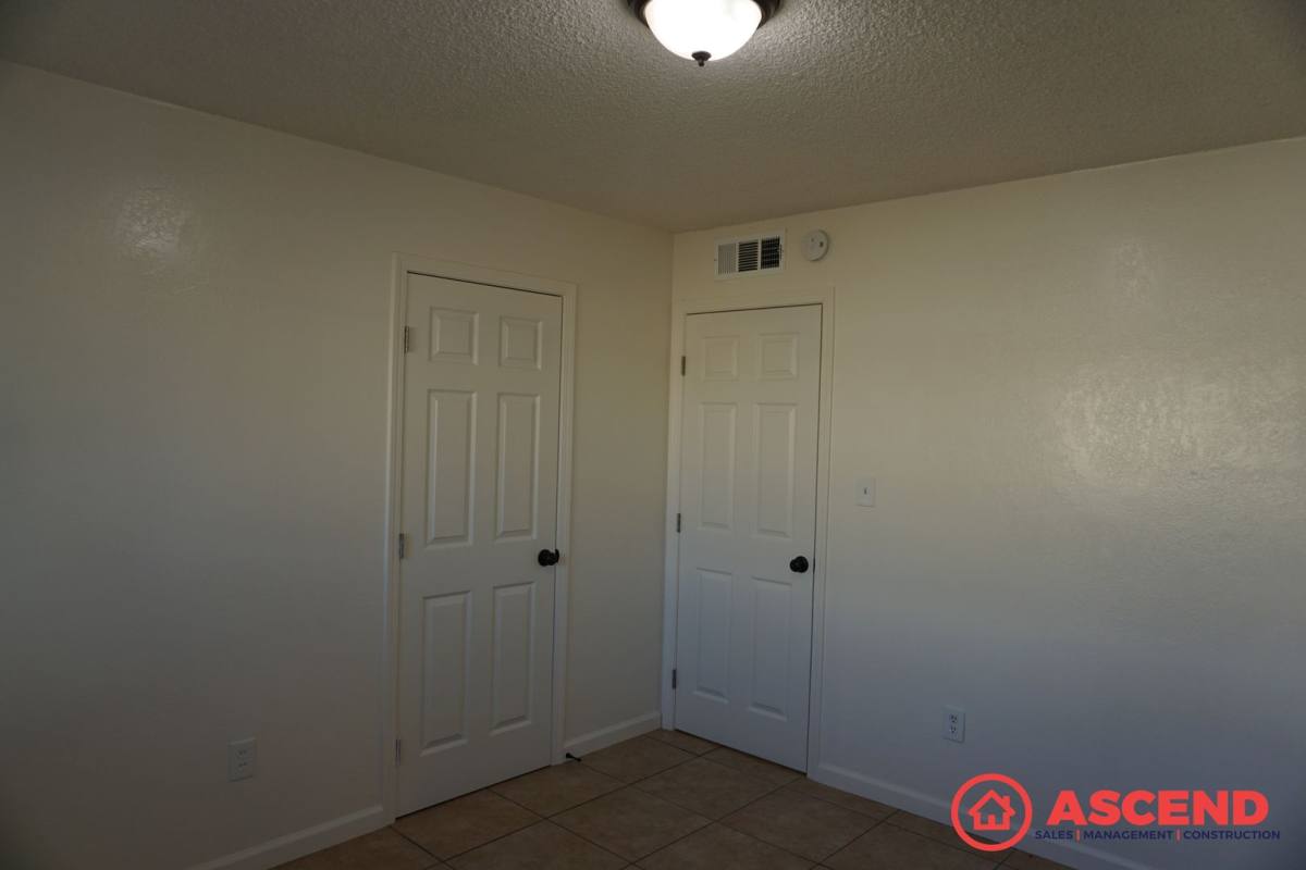 Apartment for rent at 100 Warren Ave, Bakersfield, CA 93308