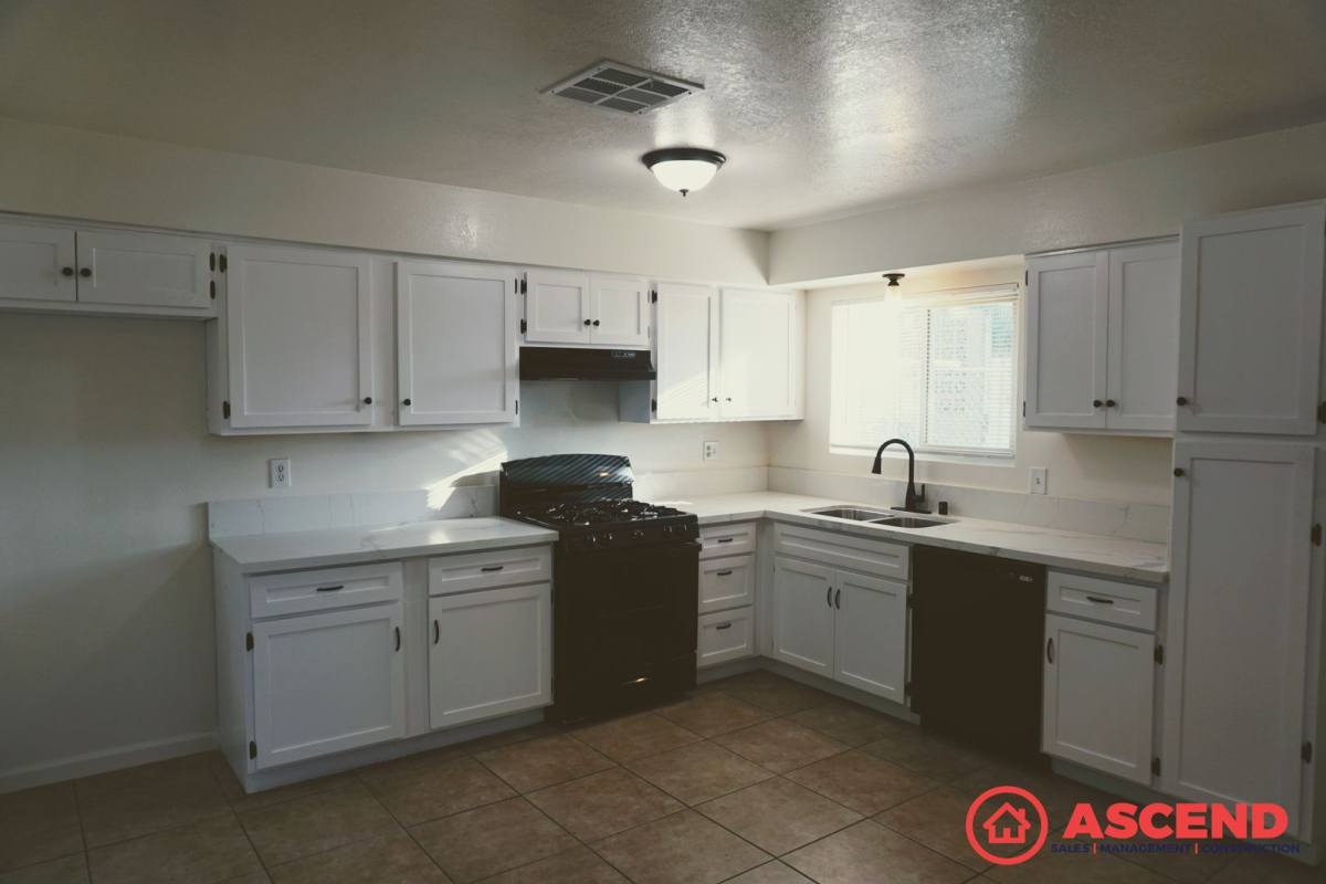 Apartment for rent at 100 Warren Ave, Bakersfield, CA 93308