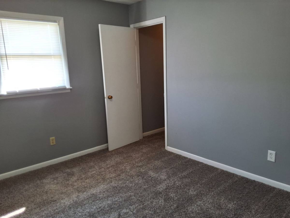 Apartment for rent at 253 University Dr, Radcliff, KY 40160