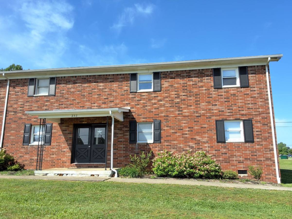 Apartment for rent at 253 University Dr, Radcliff, KY 40160