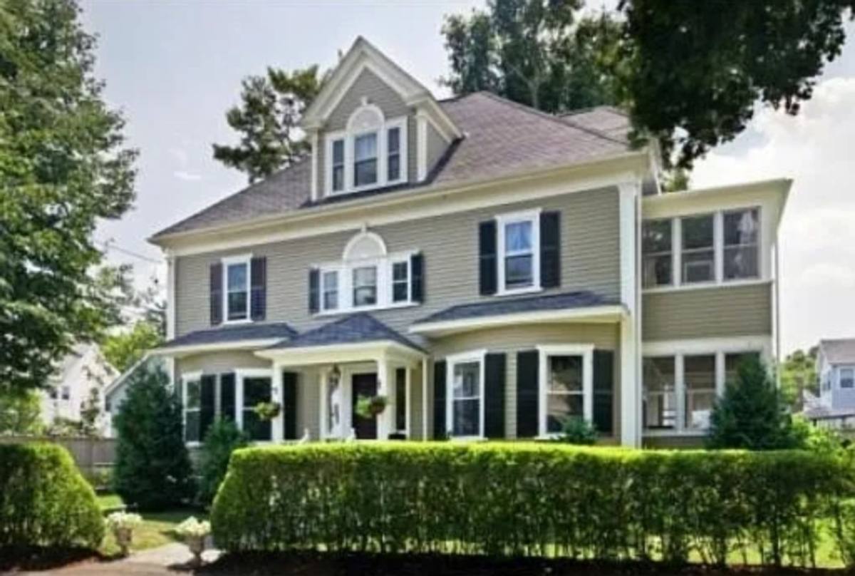 Apartment for rent at 17 Prairie Ave, Auburndale, MA 02466