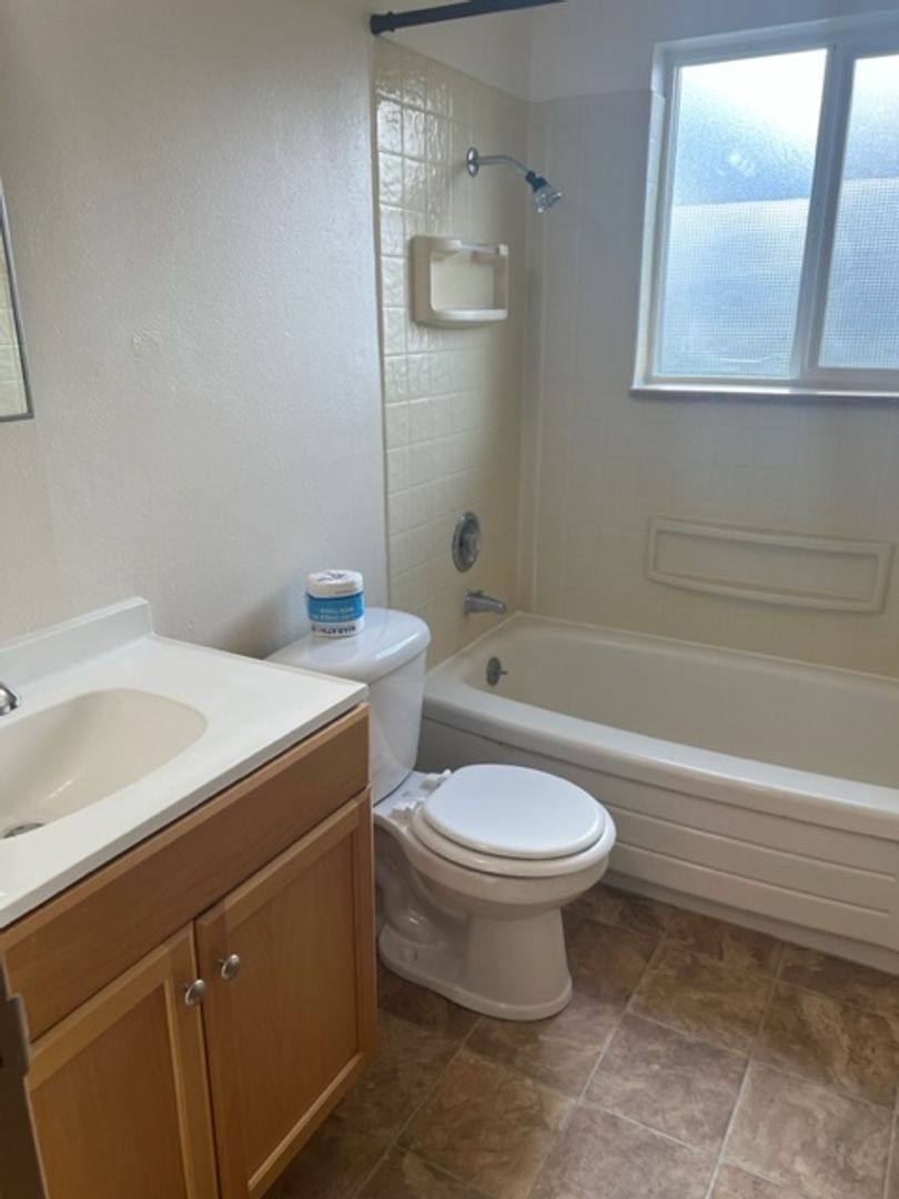 Apartment for rent at 8605 Hipkins Rd SW, Lakewood, WA 98498