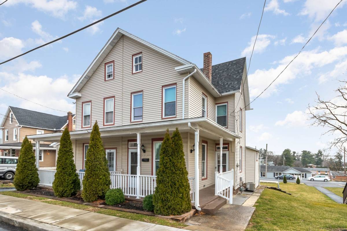 House for rent at 668 Main St, Harrisburg, PA 17113