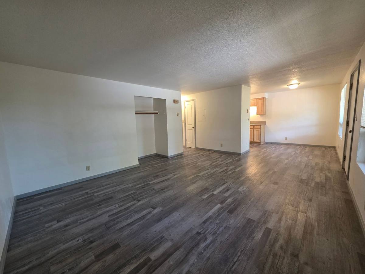 Apartment for rent at 2785 Oak St, Eugene, OR 97405