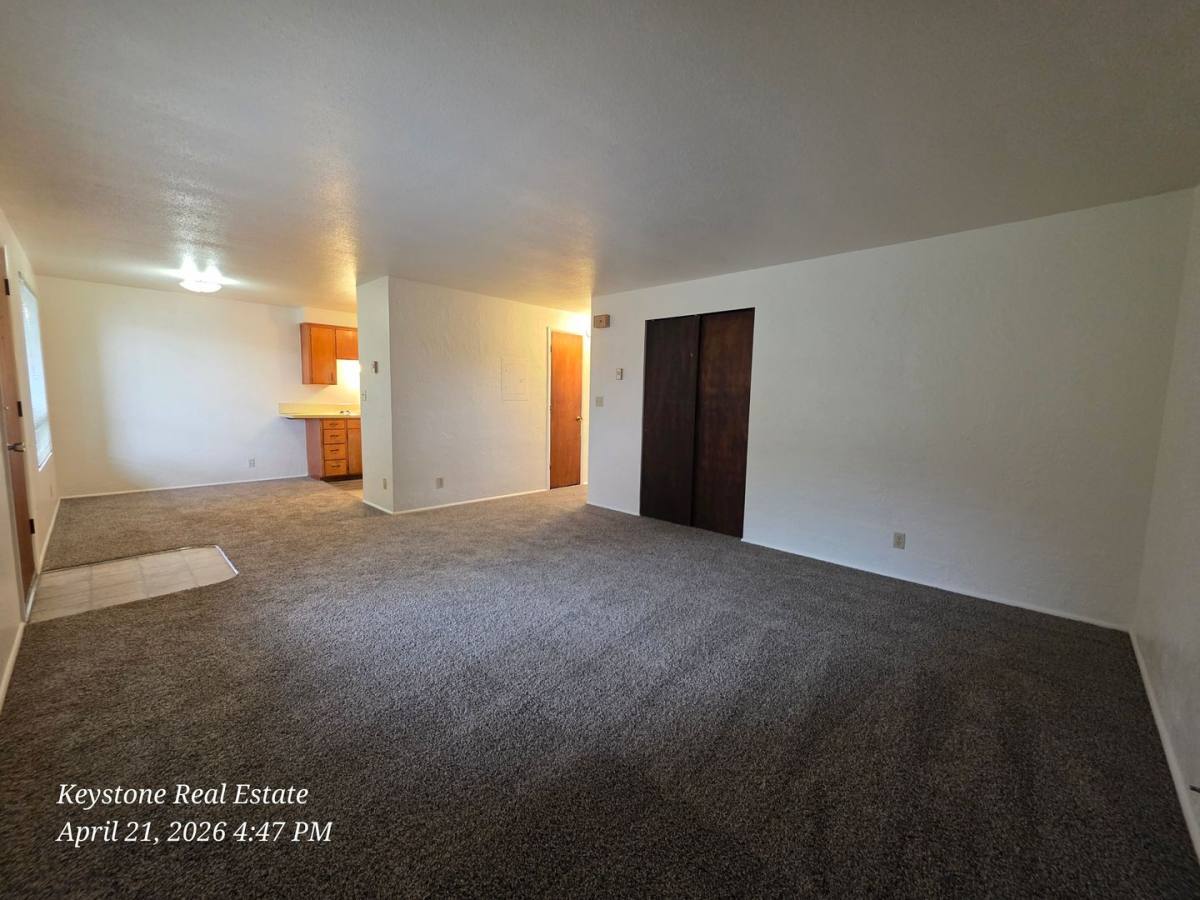 Apartment for rent at 2785 Oak St, Eugene, OR 97405