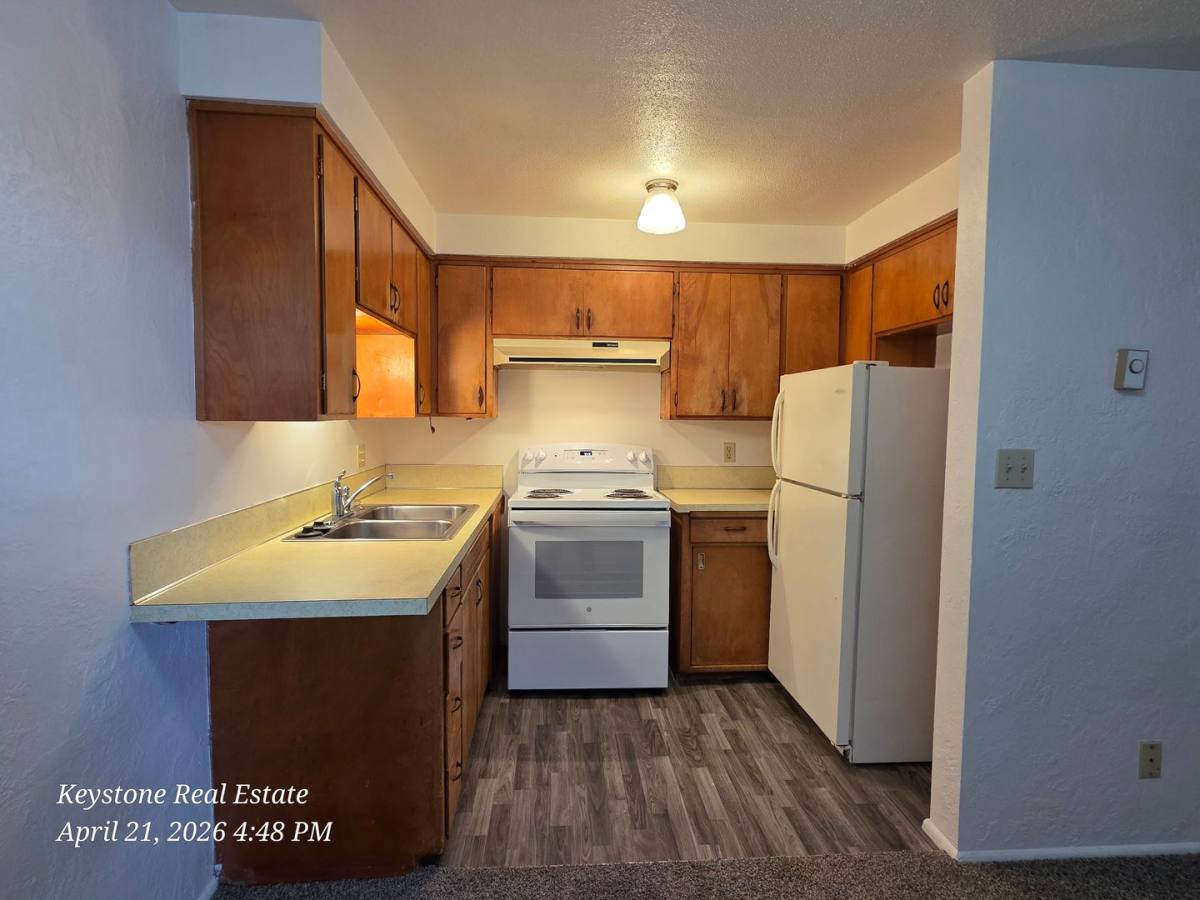 Apartment for rent at 2785 Oak St, Eugene, OR 97405
