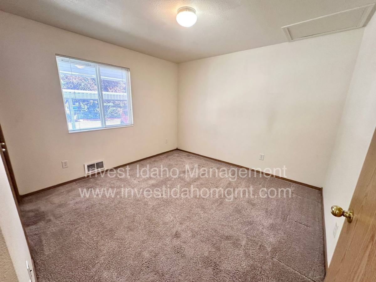 Apartment for rent at 1682 S Barlow Lane, Boise, ID 83709