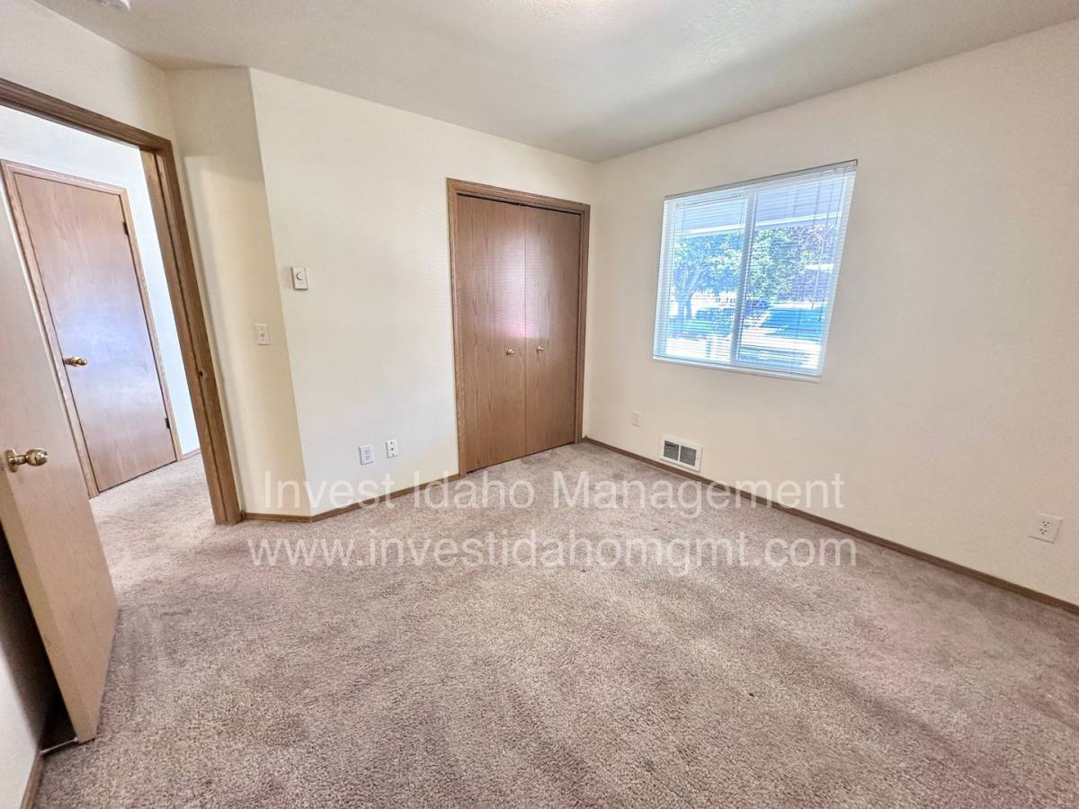 Apartment for rent at 1682 S Barlow Lane, Boise, ID 83709
