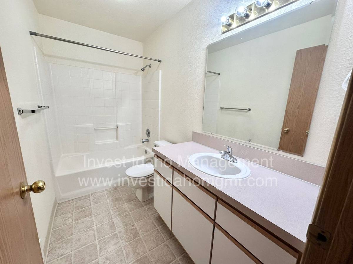 Apartment for rent at 1682 S Barlow Lane, Boise, ID 83709