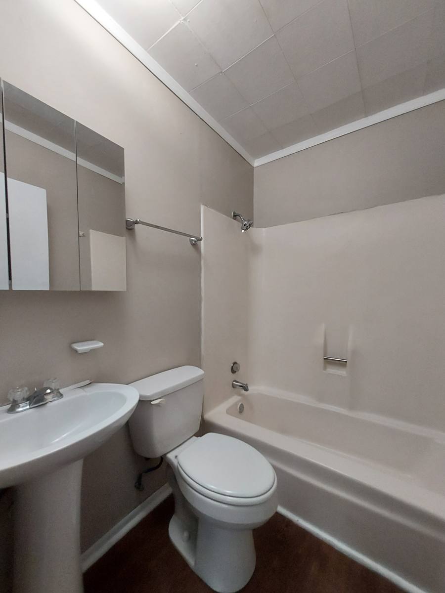 Apartment for rent at 20 S Fulton Ave #3, Newark, OH 43055