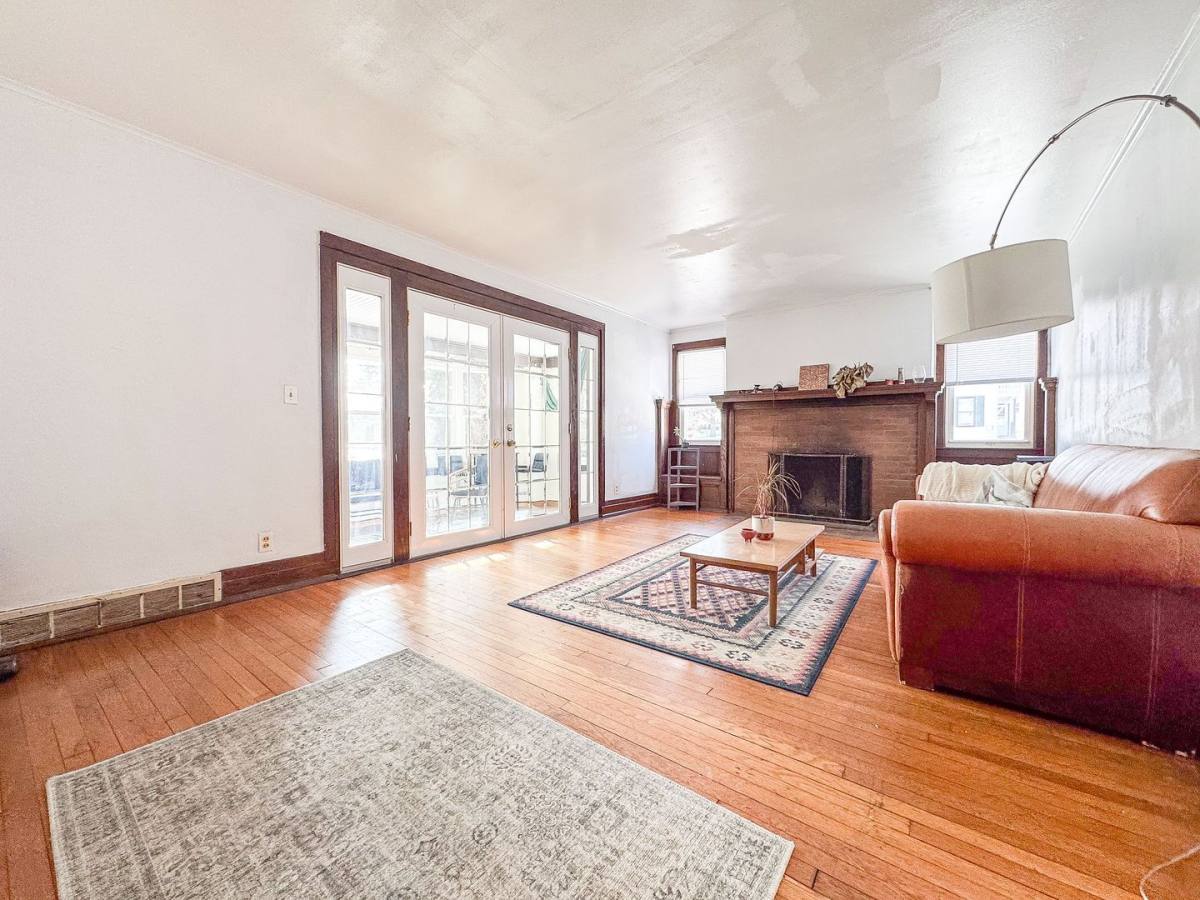 Apartment for rent at 1632 Jefferson St, Madison, WI 53703