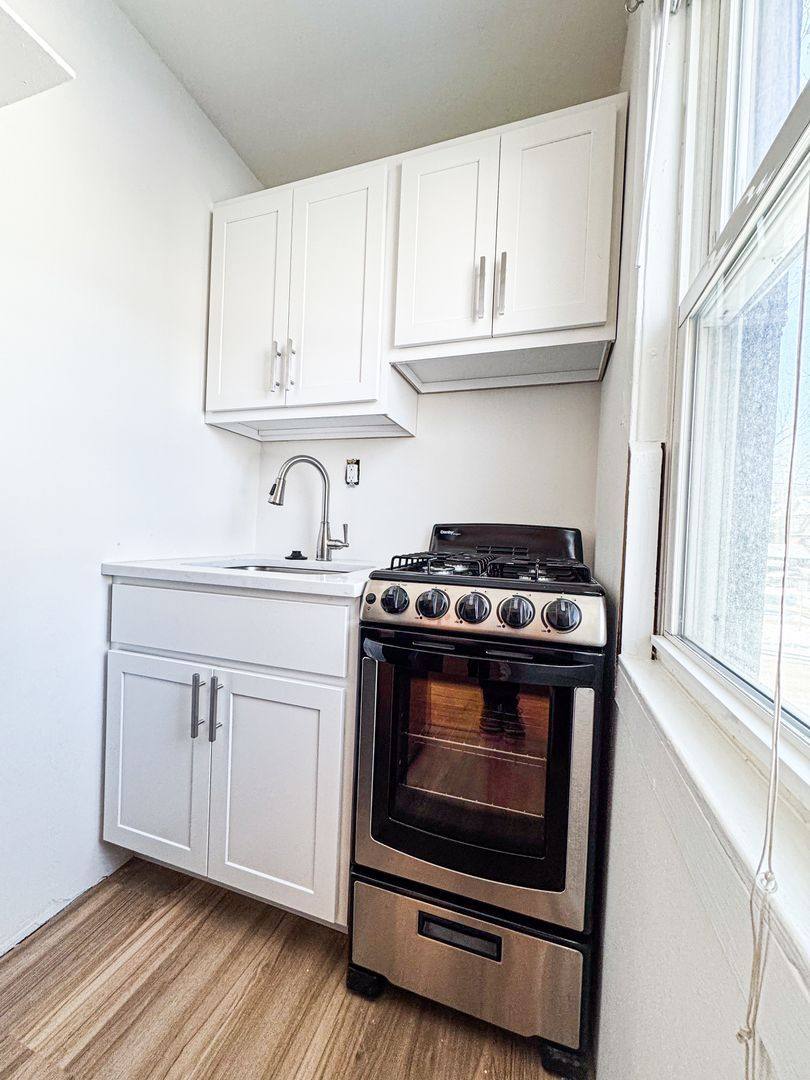Apartment for rent at 1632 Jefferson St, Madison, WI 53703