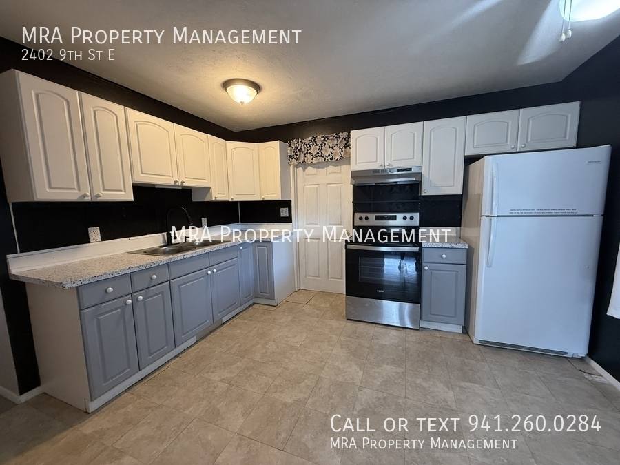 House for rent at 2402 9th St E, Bradenton, FL 34208