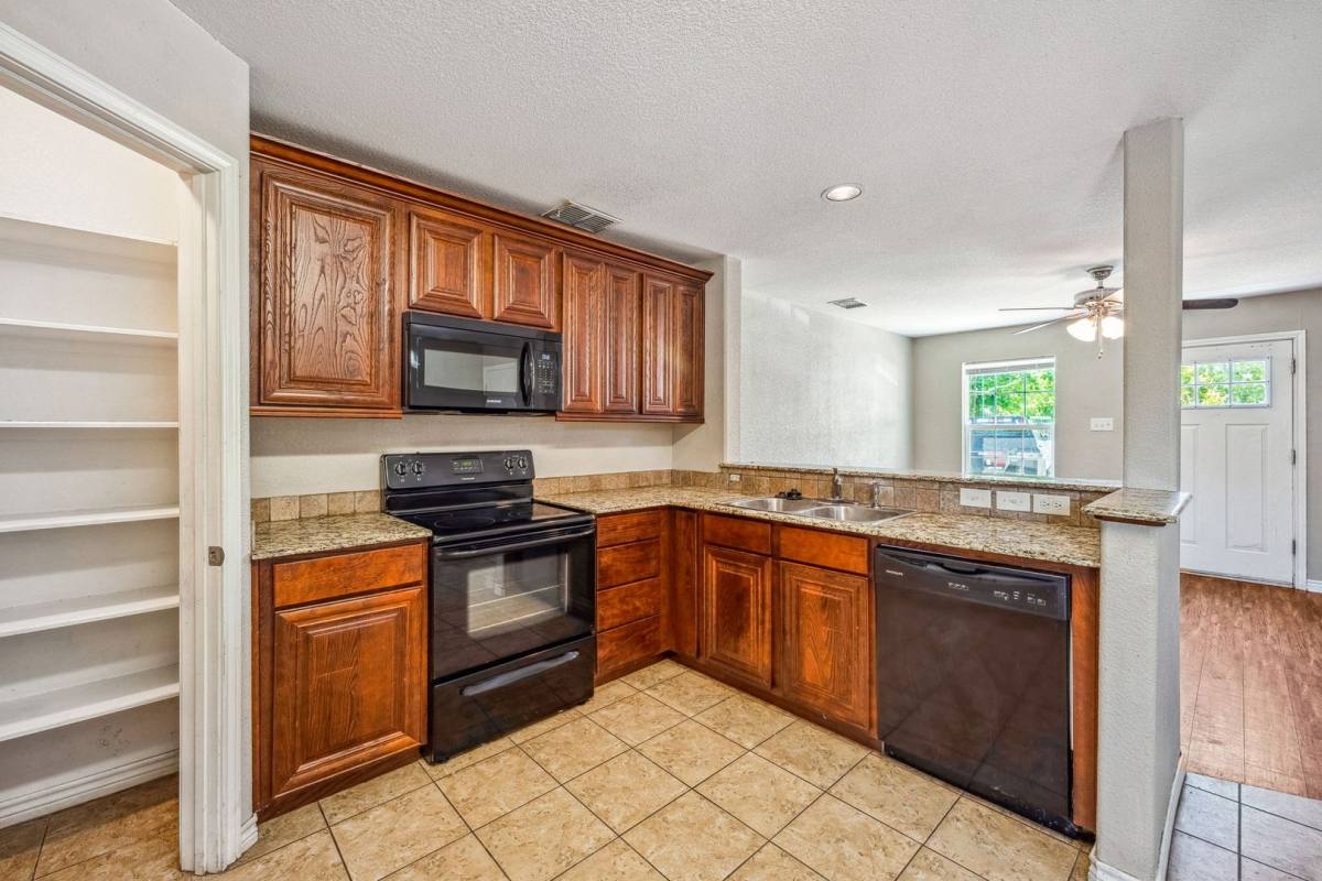 Townhouse for rent at 1401 N Columbia St, Stephenville, TX 76401