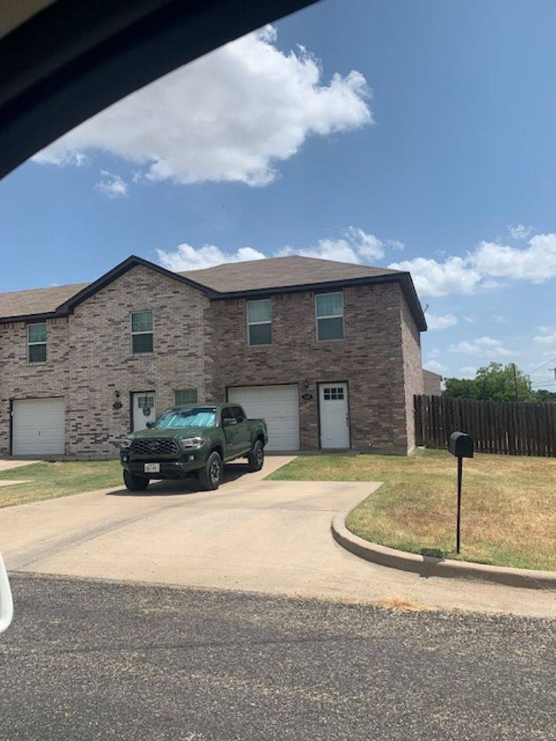 Townhouse for rent at 1401 N Columbia St, Stephenville, TX 76401