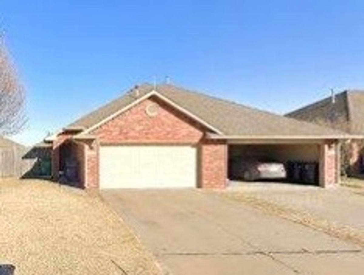 Townhouse for rent at 1700 Riviera Lane, Oklahoma City, OK 73128
