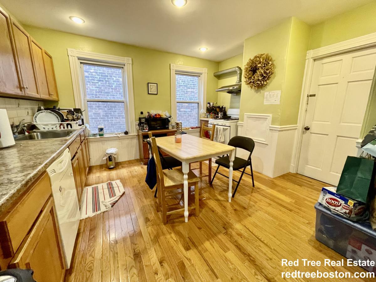 House for rent at 46 Aspinwall Ave #2F, Brookline, MA 02446