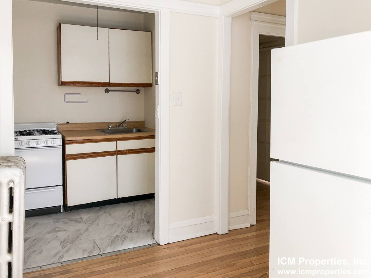 Apartment for rent at 512 W Cornelia Ave #216, Chicago, IL 60657