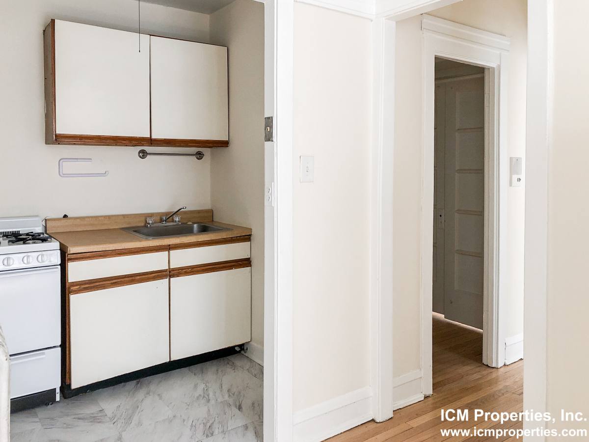 Apartment for rent at 512 W Cornelia Ave #216, Chicago, IL 60657