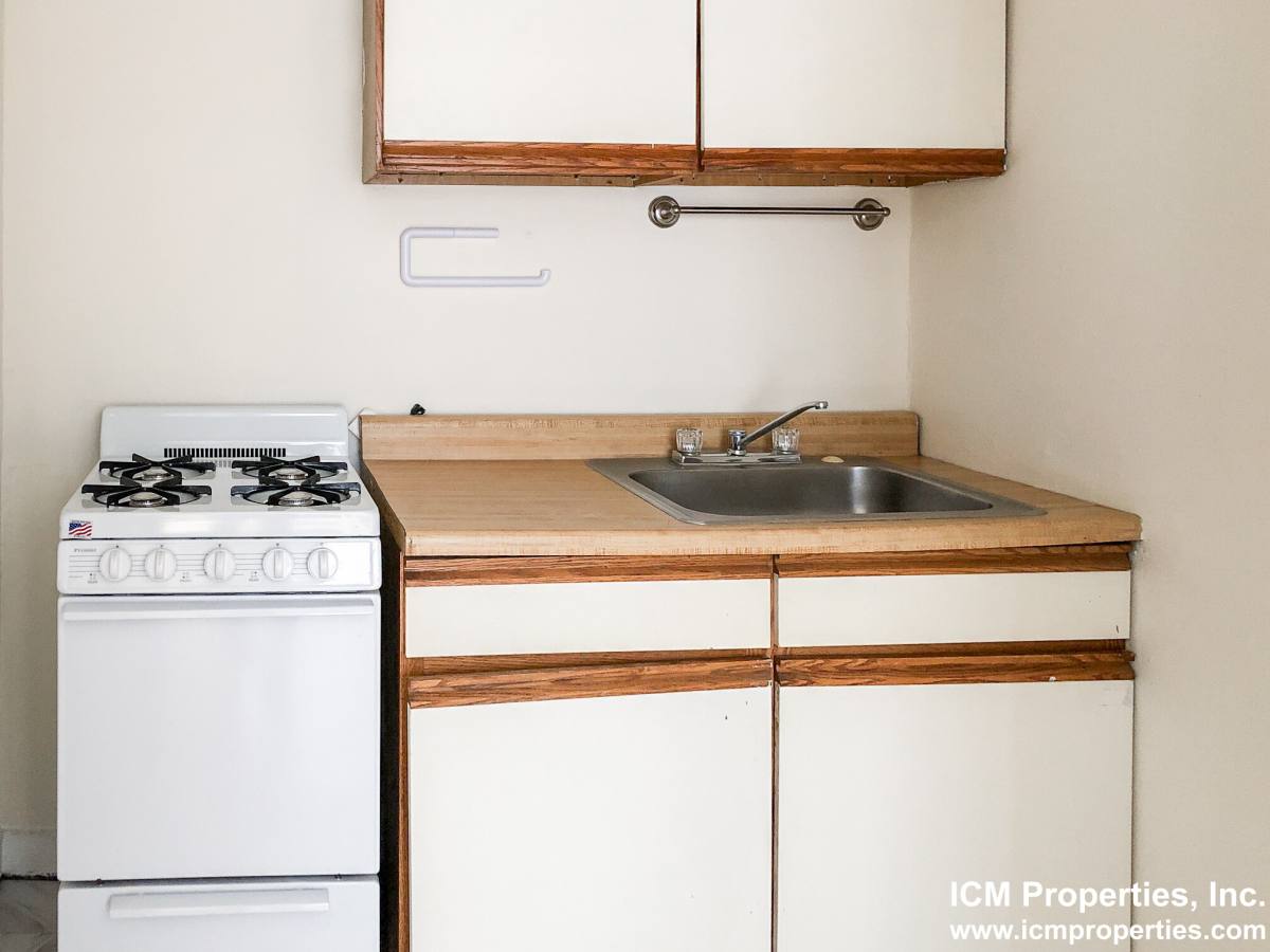 Apartment for rent at 512 W Cornelia Ave #216, Chicago, IL 60657