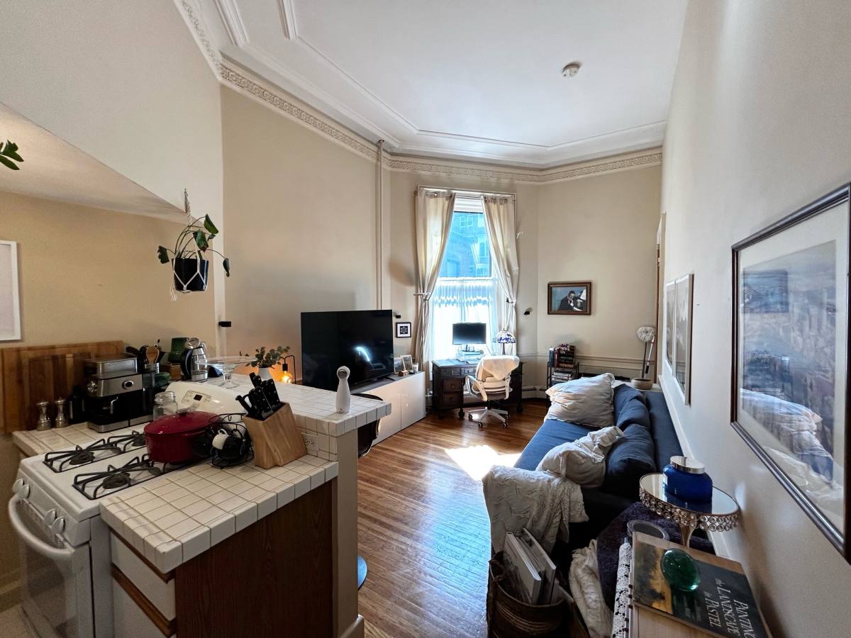 Apartment for rent at 64 Commonwealth Ave #4, Boston, MA 02116