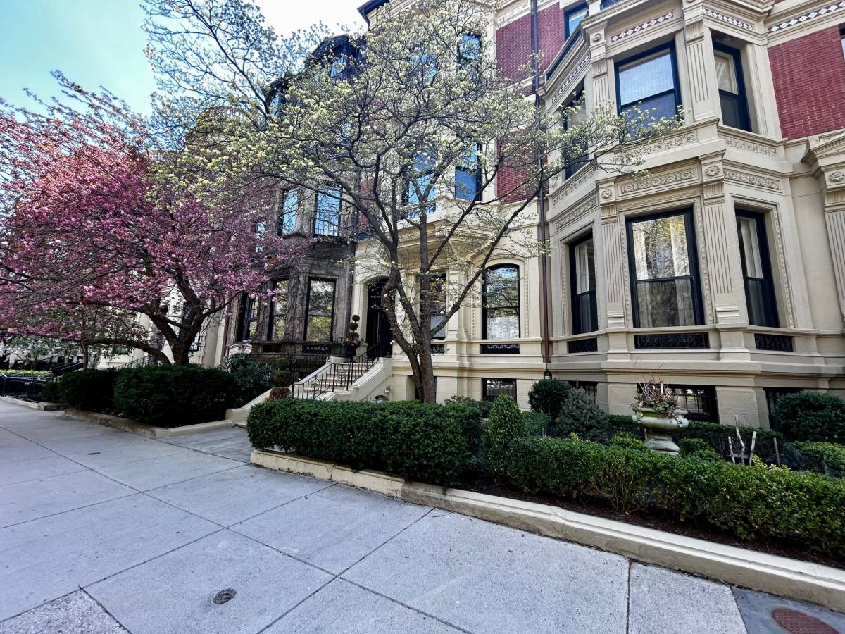 Apartment for rent at 64 Commonwealth Ave #4, Boston, MA 02116
