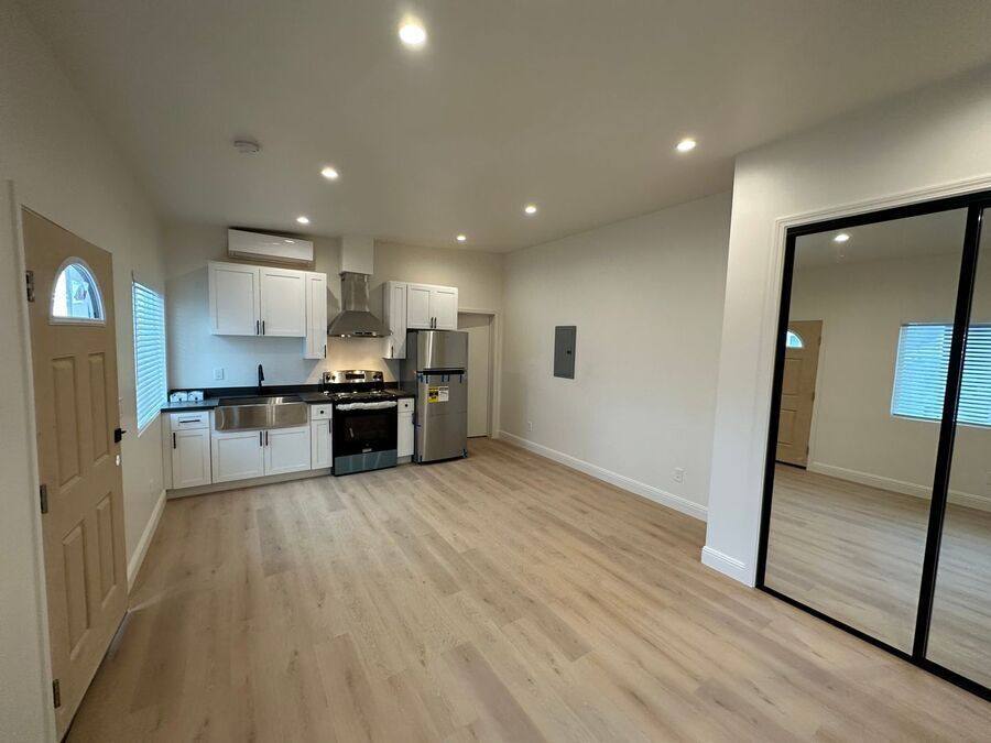 Apartment for rent at 6614 Telegraph Ave, Oakland, CA 94609