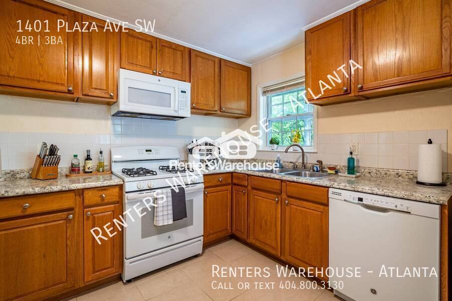 House for rent at 1401 Plaza Ave SW, Atlanta, GA 30310