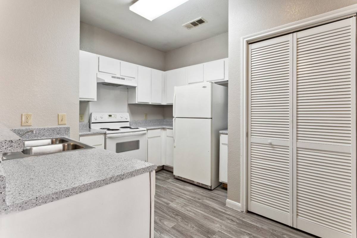 Apartment for rent at 8625 Winkler Dr, Houston, TX 77017