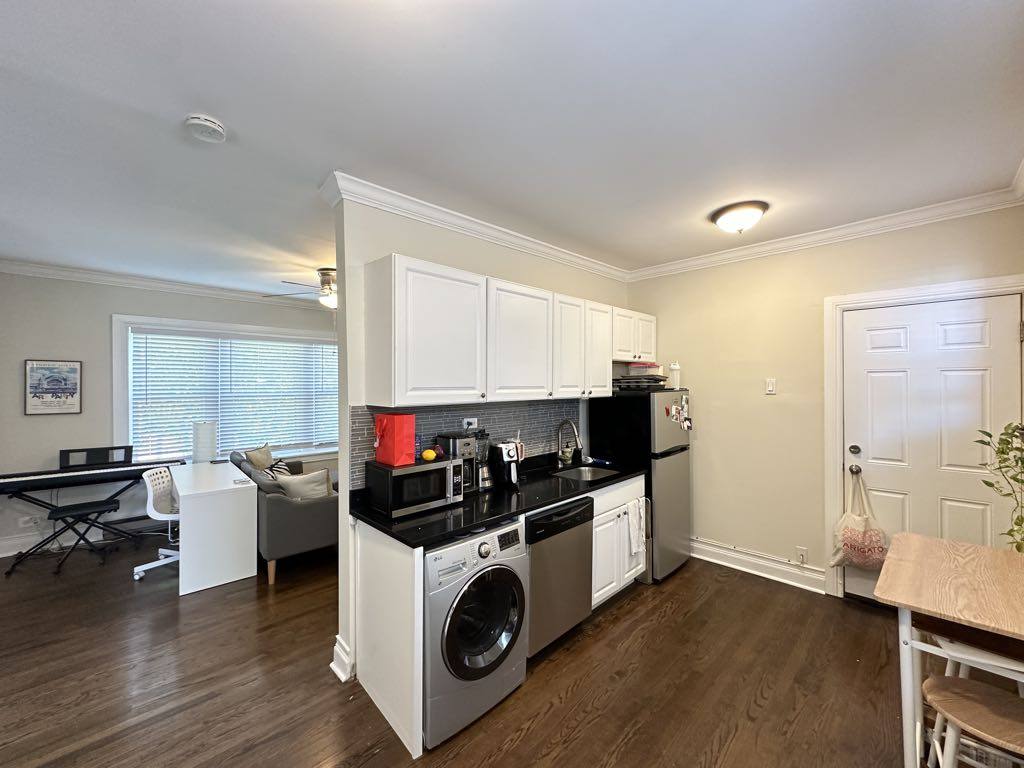 Apartment for rent at 6485 W Roscoe #N5, Chicago, IL 60657