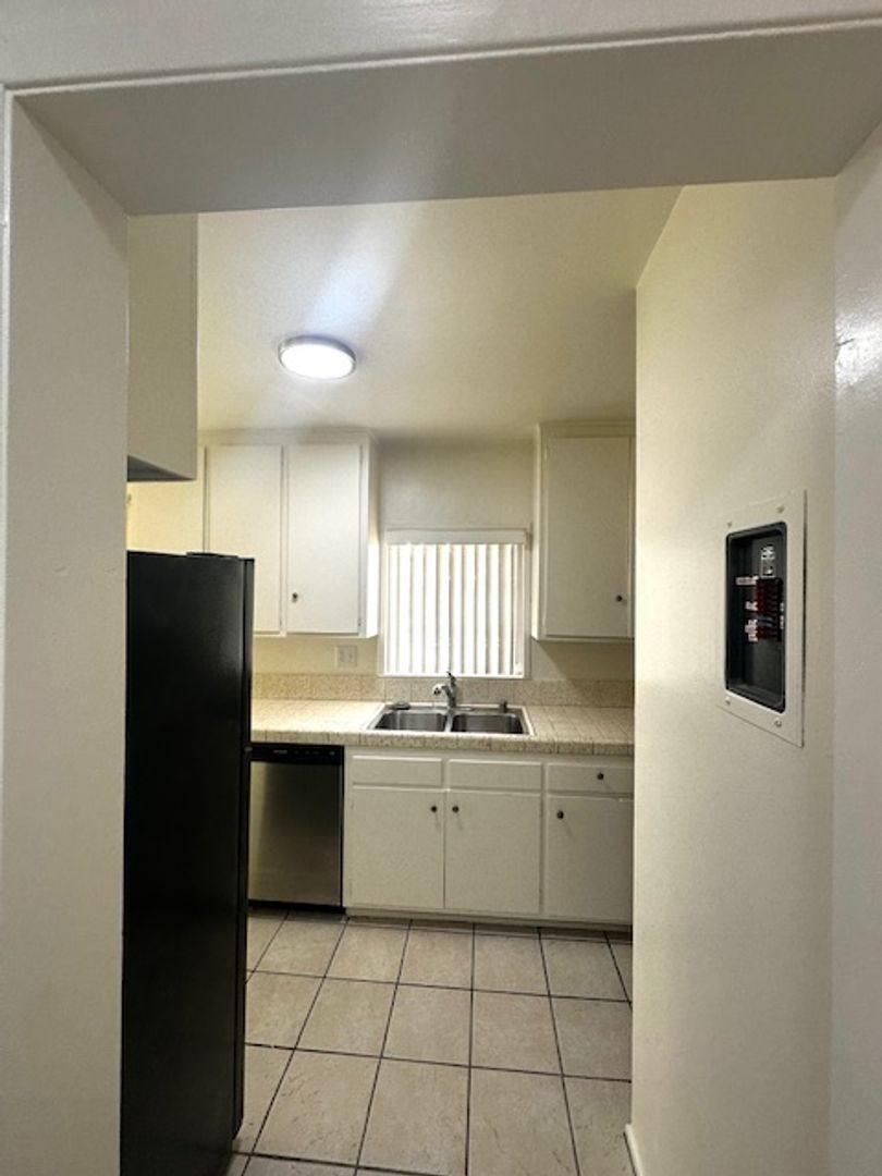 Condo for rent at 138 S Bryn Mawr, Ventura, CA 93003