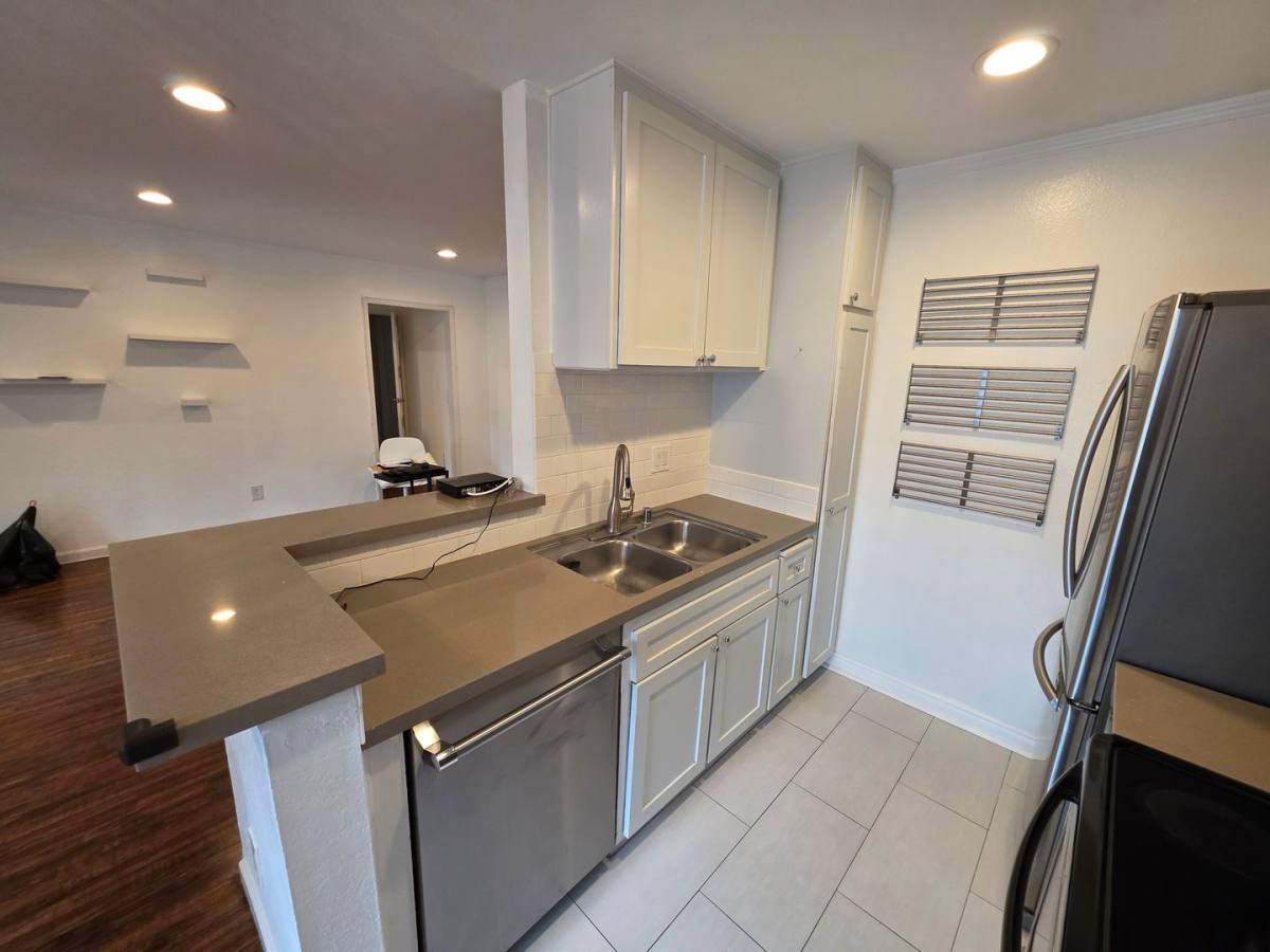 Apartment for rent at 1351 N Orange Dr, Los Angeles, CA 90028