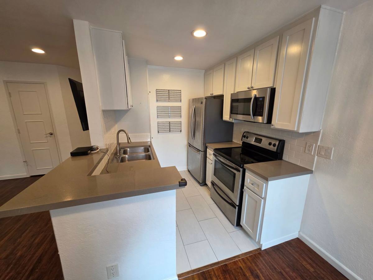 Apartment for rent at 1351 N Orange Dr, Los Angeles, CA 90028