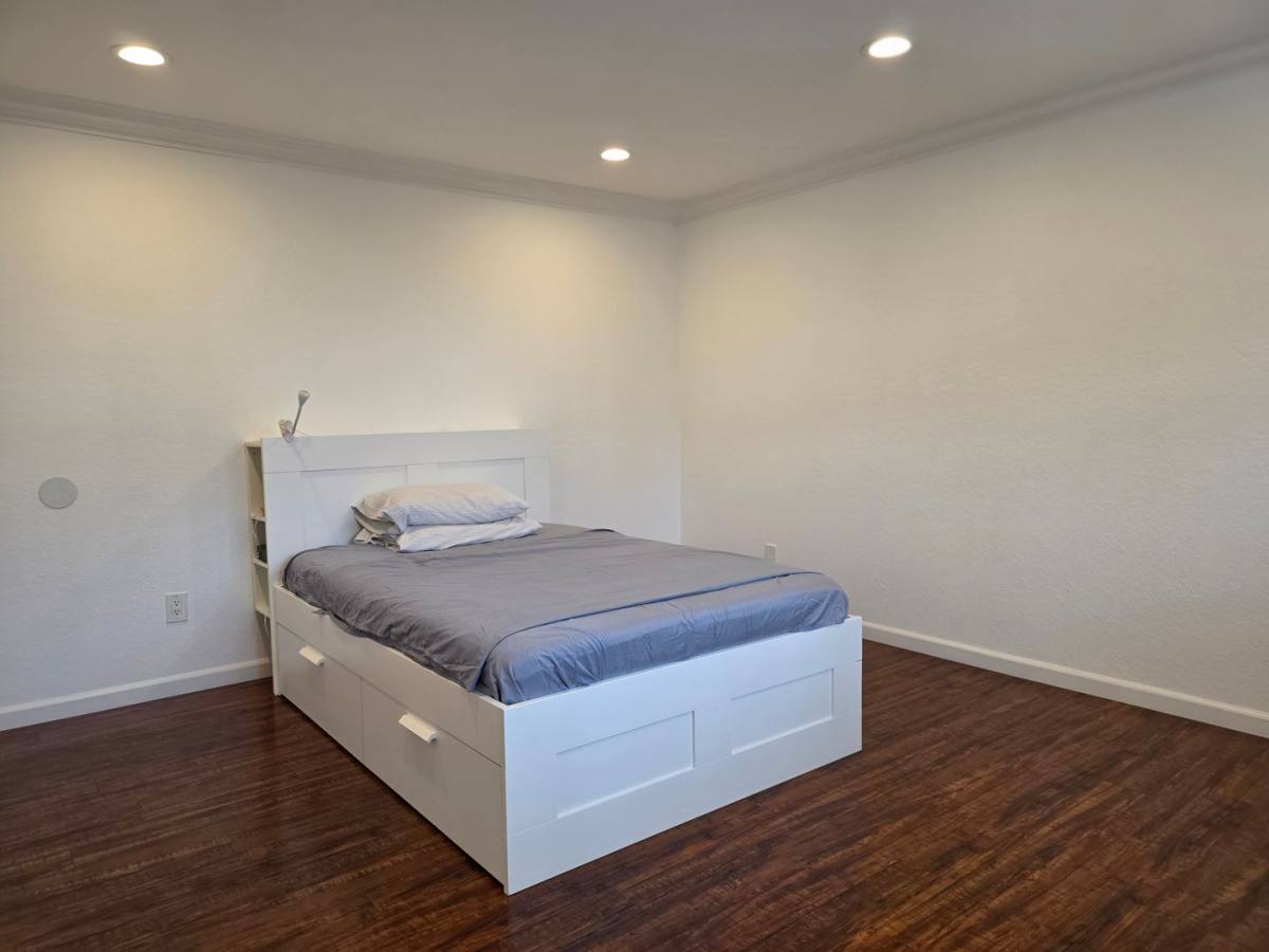 Apartment for rent at 1351 N Orange Dr, Los Angeles, CA 90028