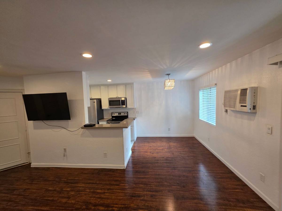 Apartment for rent at 1351 N Orange Dr, Los Angeles, CA 90028