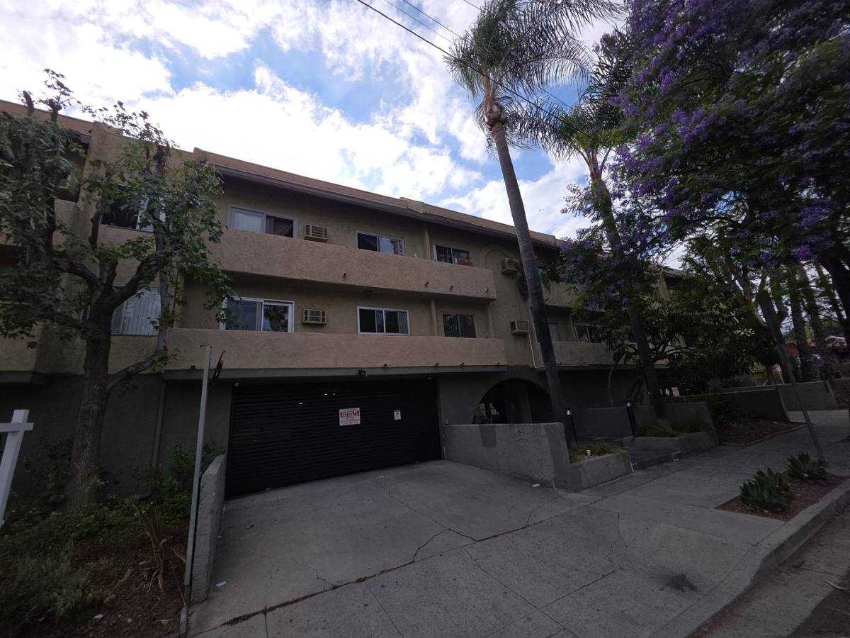Apartment for rent at 1351 N Orange Dr, Los Angeles, CA 90028