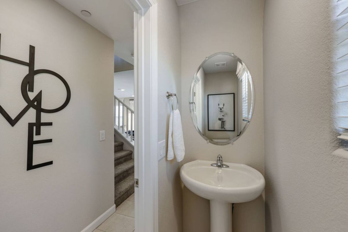Townhouse for rent at 911 Cadence View Way, Henderson, NV 89011