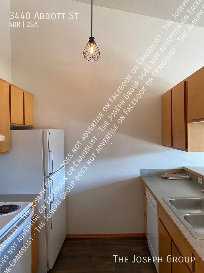 House for rent at 3440 Abbott St, Bellingham, WA 98225