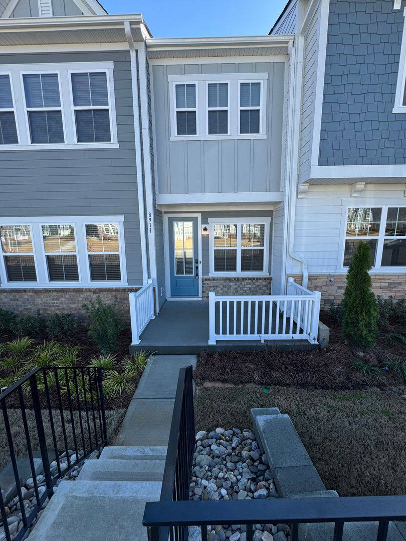 Townhouse for rent at 8911 Nettleton Ave, Charlotte, NC 28215