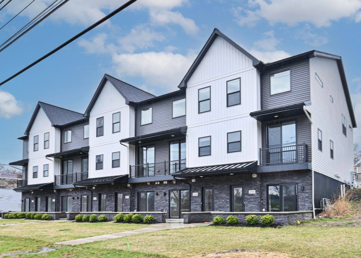 Townhouse for rent at 4740 Walworth Ave, Cleveland, OH 44102