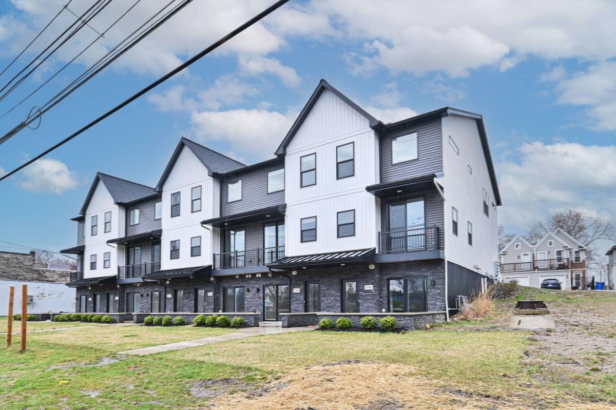 Townhouse for rent at 4740 Walworth Ave, Cleveland, OH 44102