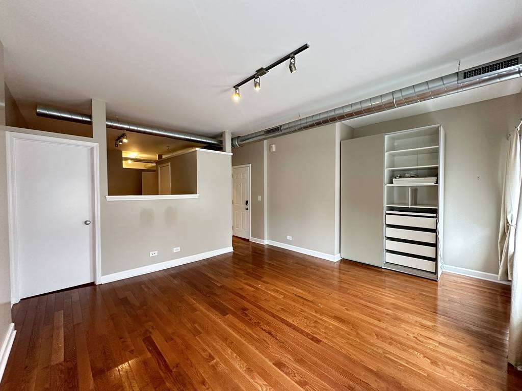 Apartment for rent at 672 Orleans #9Q, Chicago, IL 60654