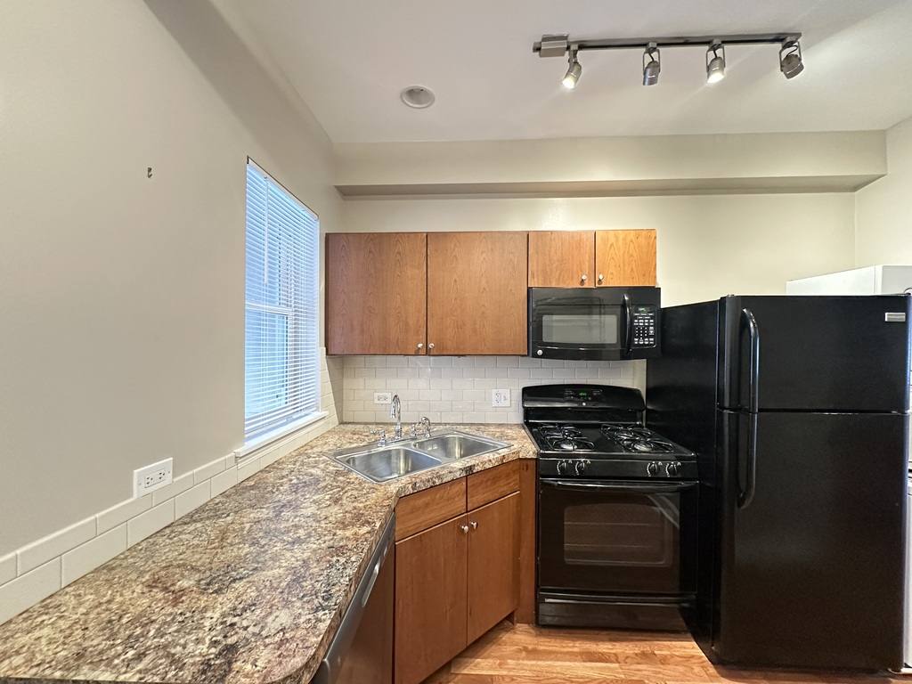 Apartment for rent at 674 Orleans #4, Chicago, IL 60654